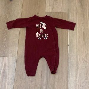 ADORABLE 🥰 Harry Potter onesie for baby’s that says: WIZARD IN TRAINING 😍😍😍